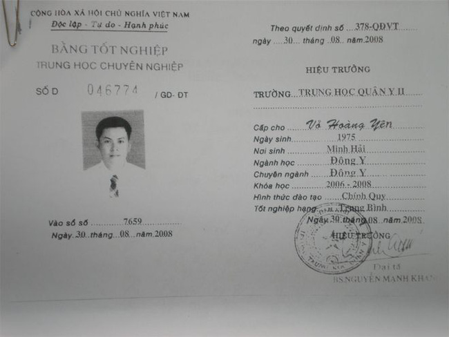 Bệnh nhân câm bẩm sinh được thần y Võ Hoàng Yên chữa trị bằng cách kéo lưỡi... bị sưng họng cả tuần-5