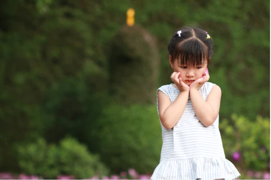 2 chị em song sinh cùng mắc lỗi nhưng 1 đứa nhanh chân bỏ chạy: Cuộc sống nhiều năm sau khiến cha mẹ phải nhìn lại cách dạy con-2