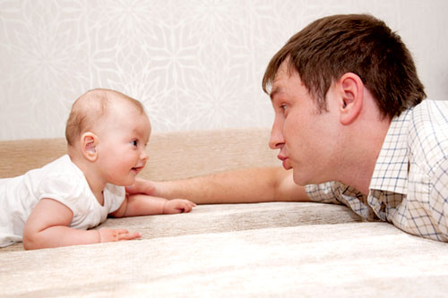 Muốn trẻ lớn lên tự tin và có chỉ số IQ vượt trội, hãy giúp con chơi với bố càng nhiều càng tốt-1