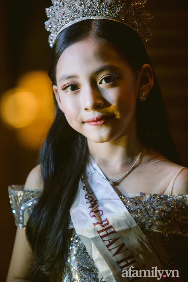 Hoa hậu nhí Việt Nam hơn 8 tuổi đã sở hữu đôi chân thon dài, mẹ tiết lộ món thức uống không thể thiếu của bé mỗi ngày để tăng chiều cao-1