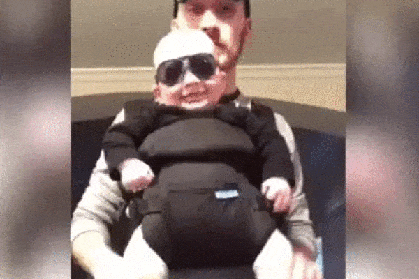 Bé gái có tư thế ngủ bá đạo không ai bằng khiến người xem phải ngả mũ bái phục, mẹ còn tưởng con mắc bệnh-4