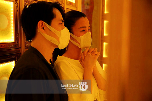 Đông Nhi - Ông Cao Thắng đứng thất thần sau lễ viếng chuyên gia trang điểm Minh Lộc, đôi mắt đỏ hoe nhìn mà xót xa-4