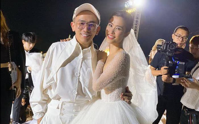 Đông Nhi - Ông Cao Thắng đứng thất thần sau lễ viếng chuyên gia trang điểm Minh Lộc, đôi mắt đỏ hoe nhìn mà xót xa-6