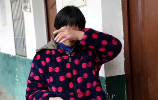 Bé 8 tháng tuổi bị xuất huyết não, đi khám bác sĩ chỉ rõ cách dỗ dành của người bà chính là nguyên nhân hại cháu-1