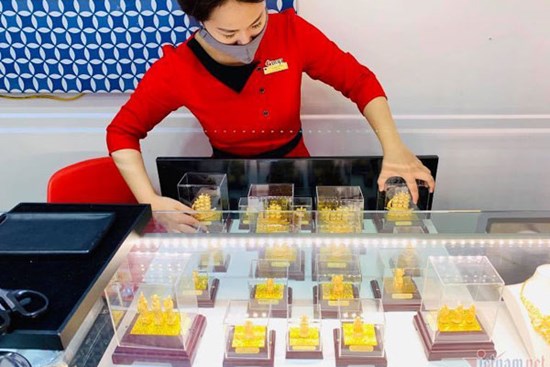 Giá vàng hôm nay 12/3: Liên tục tăng giá, chiếm lại đỉnh cao