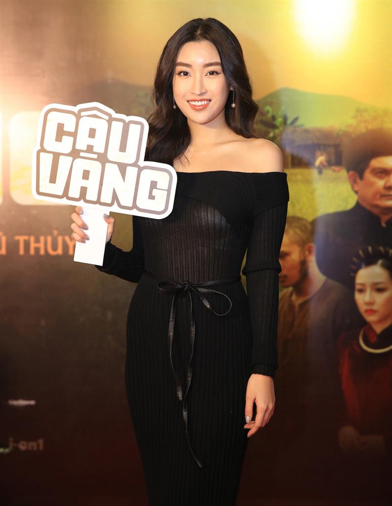 Mỹ nhân Vbiz thi nhau lộ áo con: Lệ Quyên lộ liễu 1 cách khó hiểu, nhìn tới Phí Phương Anh mà hết hồn!-1