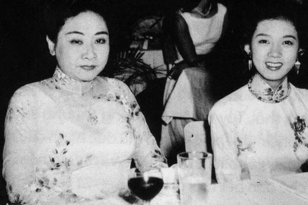 Đám tang nữ hoàng cải lương Thanh Nga: Người dân đi xe đò ùn ùn kéo lên, ngủ la liệt chờ viếng-5