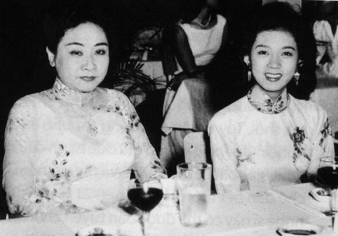 Đám tang NSƯT Thanh Nga: Người nối dài 3 ngày, NSND Phùng Há quỳ xuống bật khóc-4