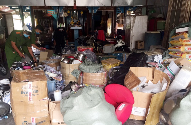 Nhiều hàng hóa nghi nhập lậu trong nhà thượng tá biên phòng-1