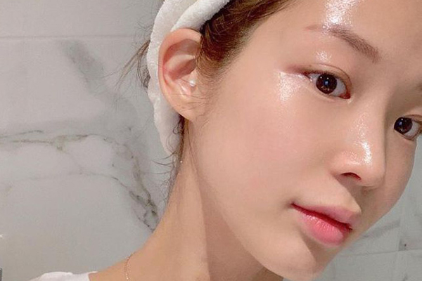 Trời nồm ẩm, skincare mãi vẫn nhớp nháp khó chịu là bởi bạn chưa biết đến 4 tips này-5