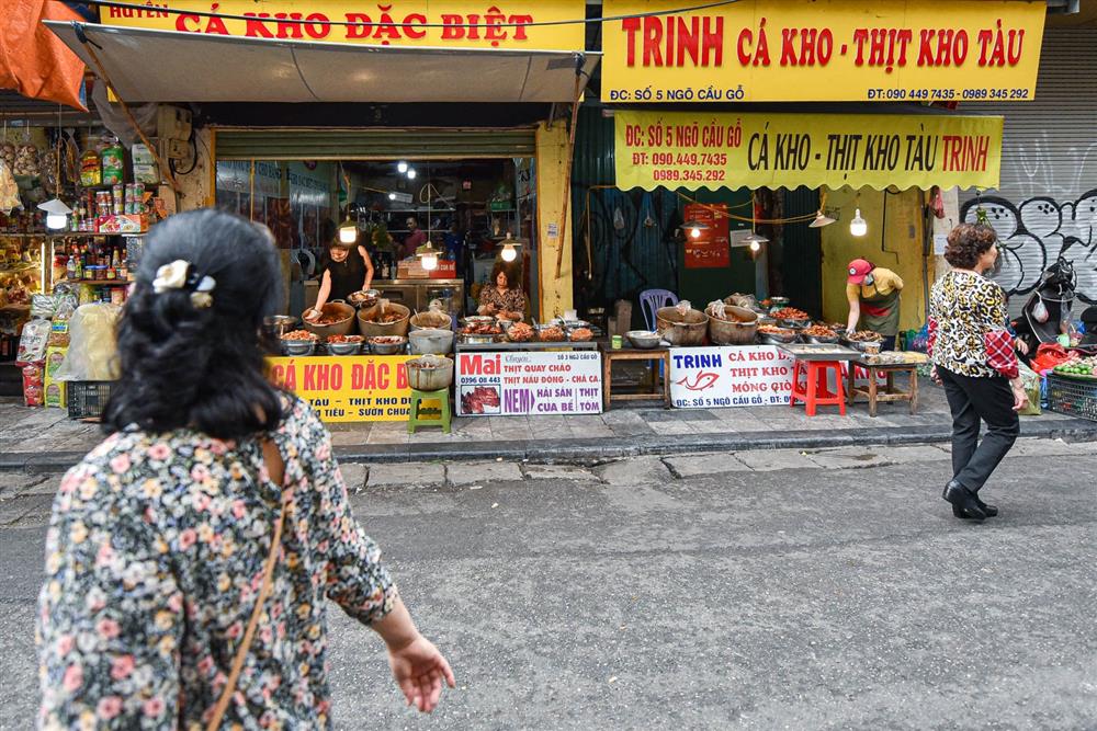 Khu chợ nhà giàu ở Hà Nội, ngày bán hàng trăm cân cá kho-1