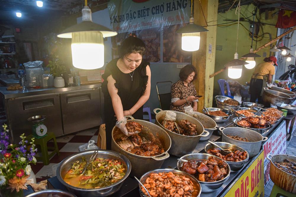 Khu chợ nhà giàu ở Hà Nội, ngày bán hàng trăm cân cá kho-10