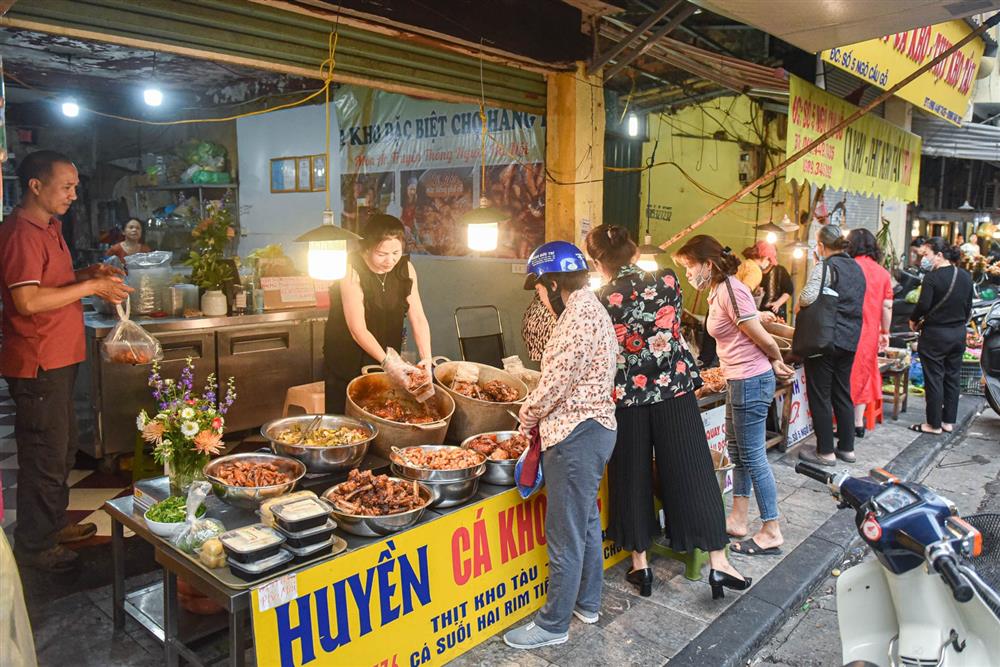 Khu chợ nhà giàu ở Hà Nội, ngày bán hàng trăm cân cá kho-3