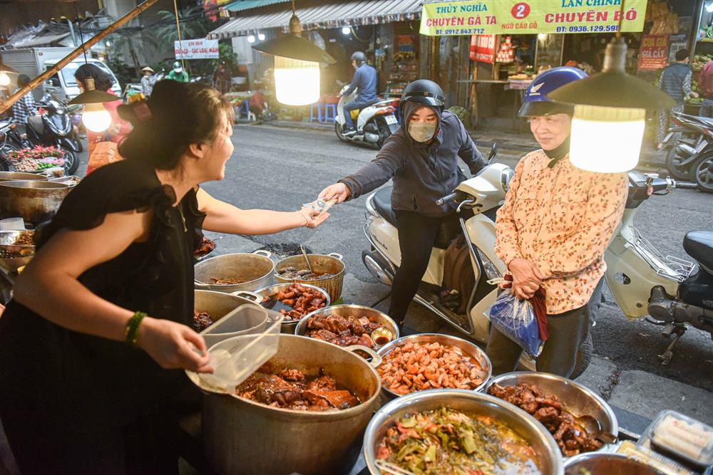 Khu chợ nhà giàu ở Hà Nội, ngày bán hàng trăm cân cá kho-4