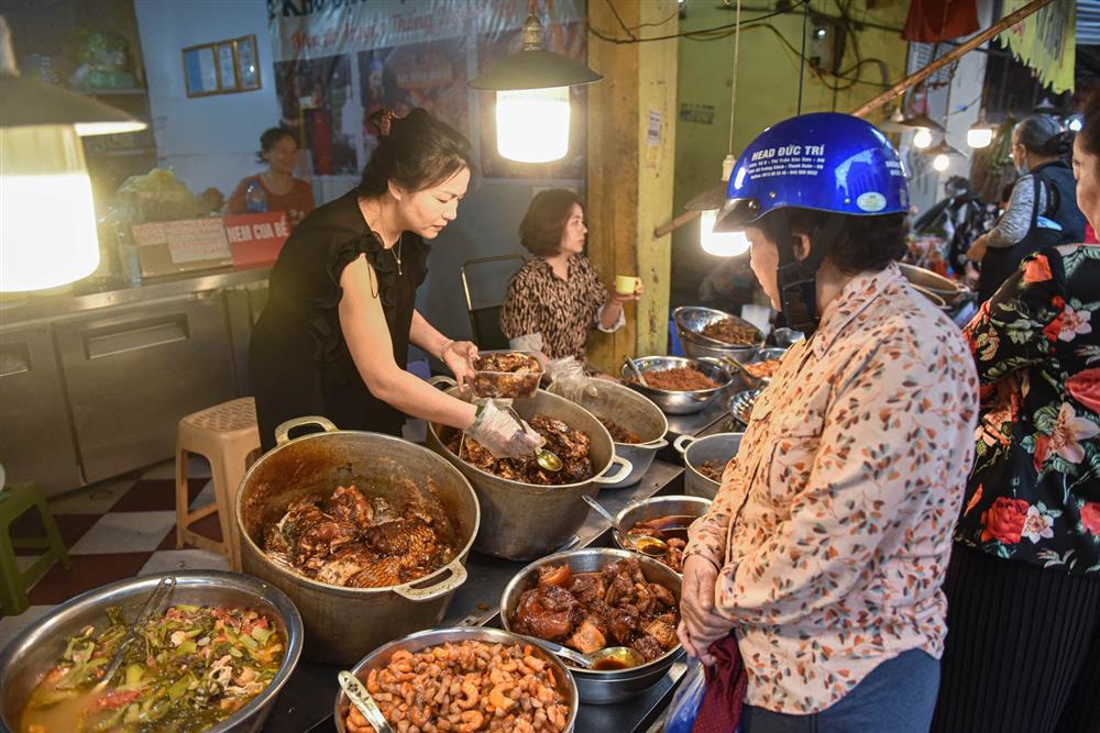 Khu chợ nhà giàu ở Hà Nội, ngày bán hàng trăm cân cá kho-6