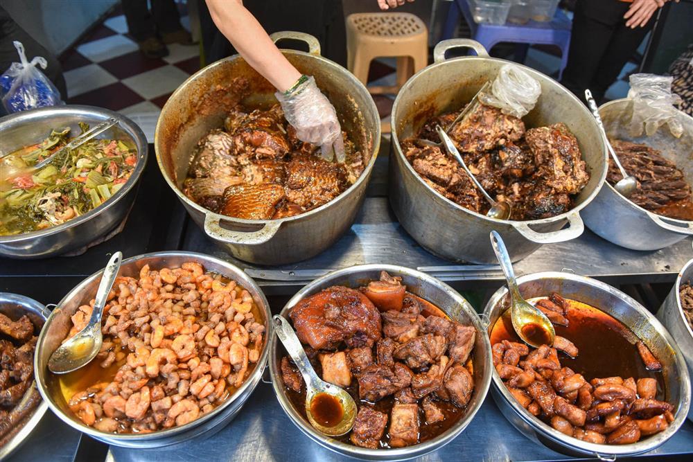 Khu chợ nhà giàu ở Hà Nội, ngày bán hàng trăm cân cá kho-7