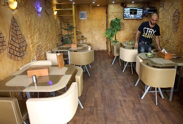 Bế con đi bán bút bi dạo, người đàn ông không biết mình bị chụp lén, bất ngờ hơn là nhờ con gái nhỏ mà đổi đời ngoạn mục-4