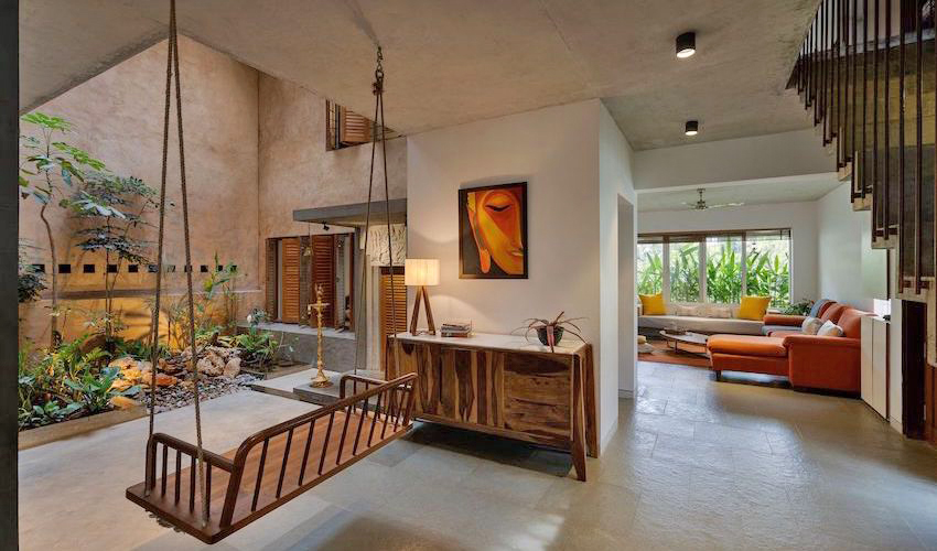 Ngôi nhà được xây bằng những viên gạch nung xuyên thấu, thiết kế khoảng thông không gian hội đủ cây xanh, ánh sáng và gió-1