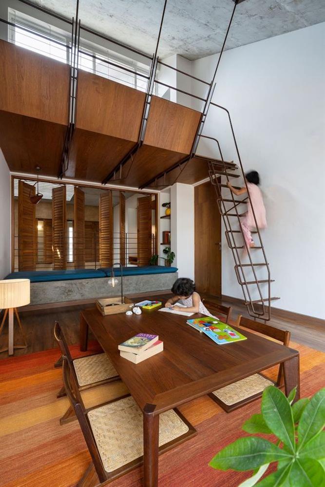 Ngôi nhà được xây bằng những viên gạch nung xuyên thấu, thiết kế khoảng thông không gian hội đủ cây xanh, ánh sáng và gió-9