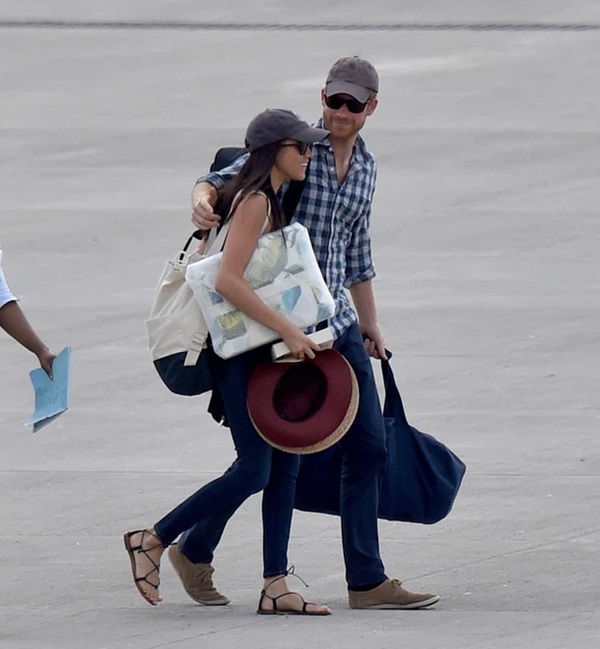 Báo Anh tung bằng chứng Meghan Markle đã nói dối trong việc tố cáo gia đình chồng giữ hộ chiếu đủ khiến cô phải câm nín-2