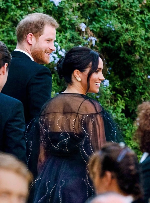 Báo Anh tung bằng chứng Meghan Markle đã nói dối trong việc tố cáo gia đình chồng giữ hộ chiếu đủ khiến cô phải câm nín-4
