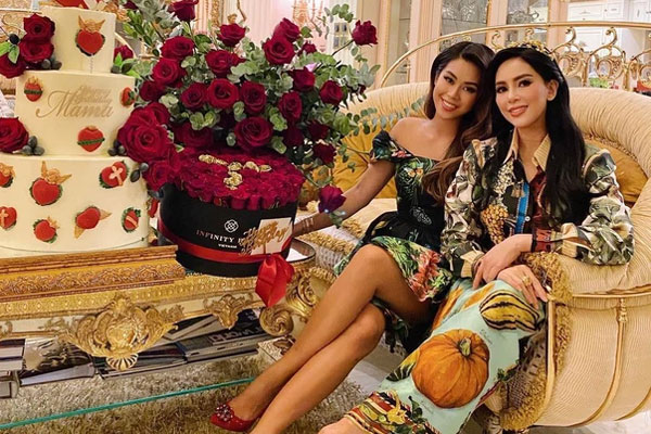 Tiên Nguyễn đăng ảnh với mẹ mà netizen cứ gọi là chết ngộp trong thần thái hào môn-6