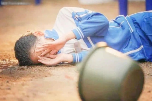 Phát hiện con gái để di thư tuyệt mệnh, bà mẹ chốt lại 1 câu dửng dưng-2