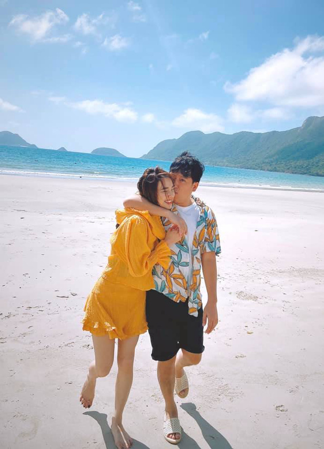 Nhã Phương khoe ảnh hai vợ chồng công khai ôm ấp cực tình cảm, nhìn sang đôi chân thì ai cũng giật mình-4