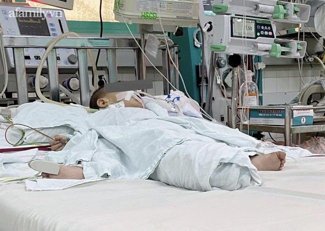 Bé 13 tháng tuổi ở Đồng Nai nguy kịch vì uống nhầm dầu thắp đèn-1