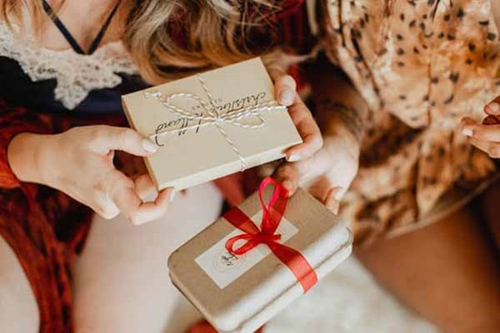 Thói quen tặng quà của 12 chòm sao hé lộ món quà bạn có thể được nhận khi chơi thân với từng cung hoàng đạo