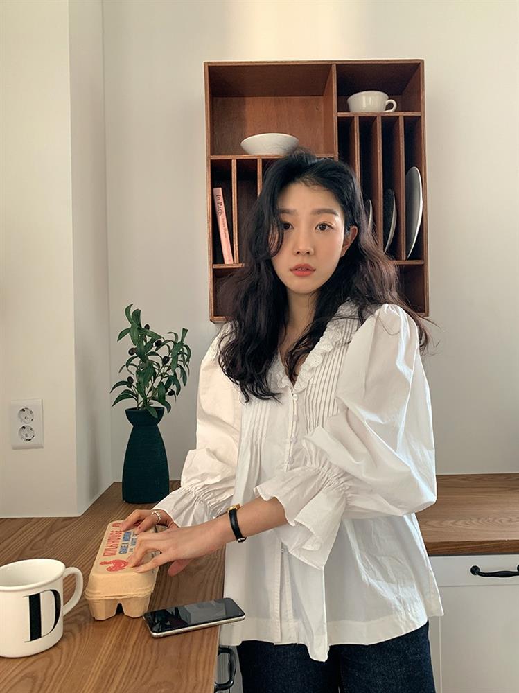 Đi mua áo blouse, chị em cứ chọn 4 kiểu cổ áo này là cực chuẩn trend và điểm sang chảnh tăng 10 lần-10