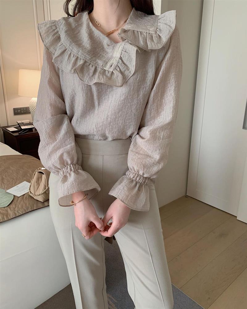 Đi mua áo blouse, chị em cứ chọn 4 kiểu cổ áo này là cực chuẩn trend và điểm sang chảnh tăng 10 lần-12