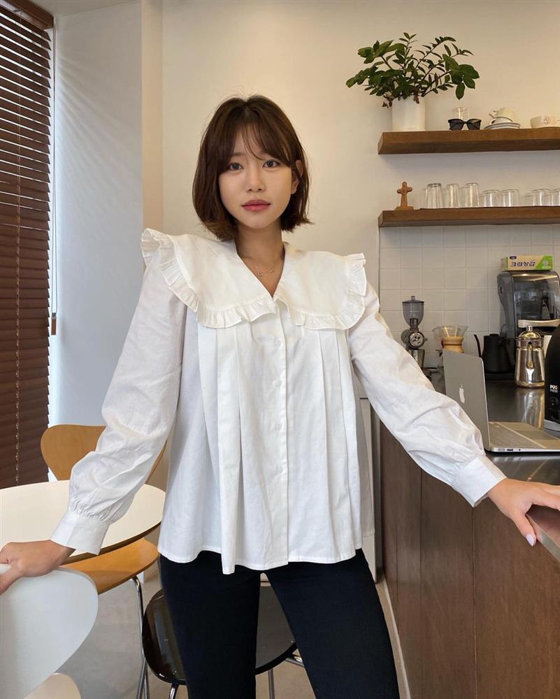 Đi mua áo blouse, chị em cứ chọn 4 kiểu cổ áo này là cực chuẩn trend và điểm sang chảnh tăng 10 lần-14