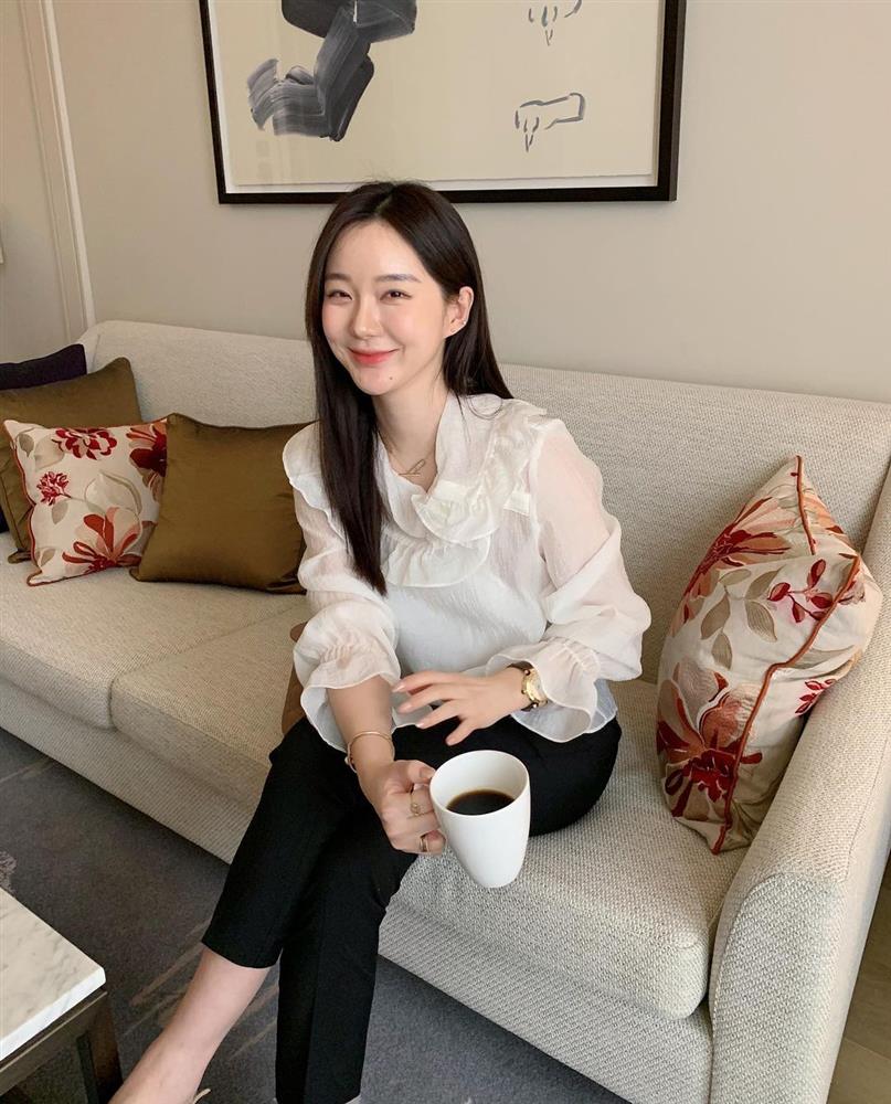 Đi mua áo blouse, chị em cứ chọn 4 kiểu cổ áo này là cực chuẩn trend và điểm sang chảnh tăng 10 lần-9