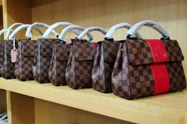 Shop mỹ phẩm nghi bán hàng fake khiến da khách toang hết hồn-16