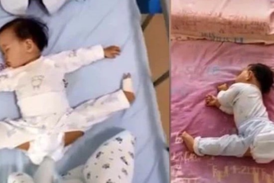 Bé gái có tư thế ngủ 