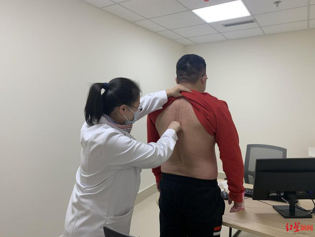 Chàng thanh niên 30 tuổi phải vào viện cấp cứu, bác sĩ cảnh báo một kiểu ngồi rất nguy hiểm-1