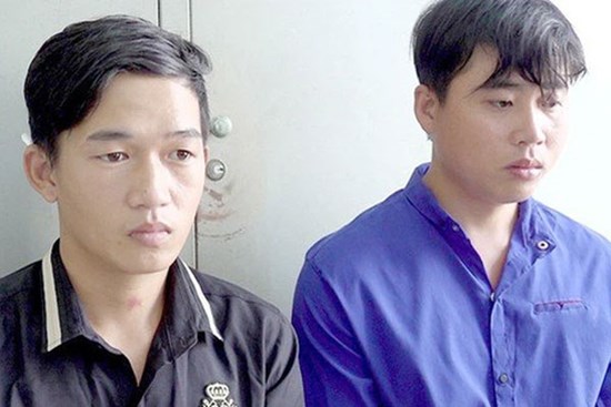 Bỏ mặc vợ tại bàn nhậu, gã chồng cùng bạn chở cô gái mới quen vào nhà trọ hiếp dâm