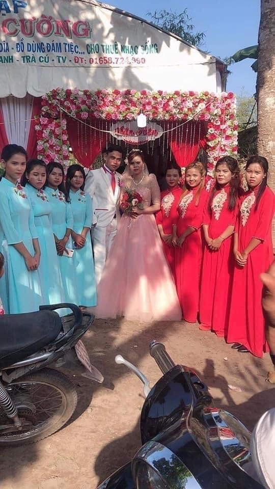 Ngày hot girl quận Cam Thúy Diễm lên xe hoa, trong dàn phù dâu xuất hiện người chị em thân thiết gây bão trên livestream năm nào, nhưng giờ vẫn chưa có người yêu?-1