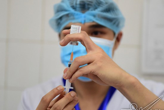 Bộ Y tế yêu cầu điều tra nguyên nhân 12 ca tai biến nặng sau tiêm vaccine COVID-19