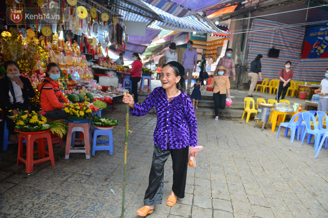Hàng vạn người đổ về chùa Hương trong ngày mở cửa trở lại, người lái đò phấn khởi: Hôm nay Tết mới chính thức bắt đầu-25