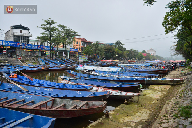 Hàng vạn người đổ về chùa Hương trong ngày mở cửa trở lại, người lái đò phấn khởi: Hôm nay Tết mới chính thức bắt đầu-30