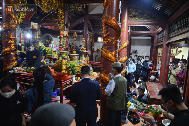 Hàng vạn người đổ về chùa Hương trong ngày mở cửa trở lại, người lái đò phấn khởi: Hôm nay Tết mới chính thức bắt đầu-11