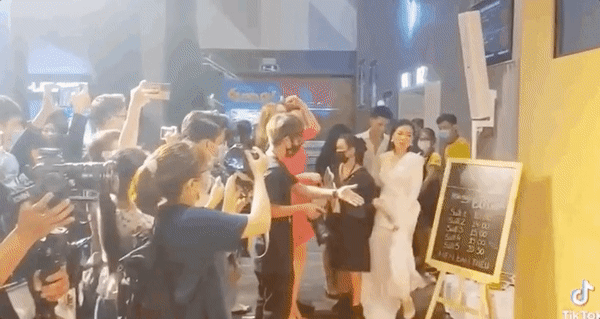 Nghi vấn Lệ Quyên đá xéo Hồ Ngọc Hà, chê bạn cũ rỗng tuếch vì phát ngôn gây tranh cãi về phim của Trấn Thành-3