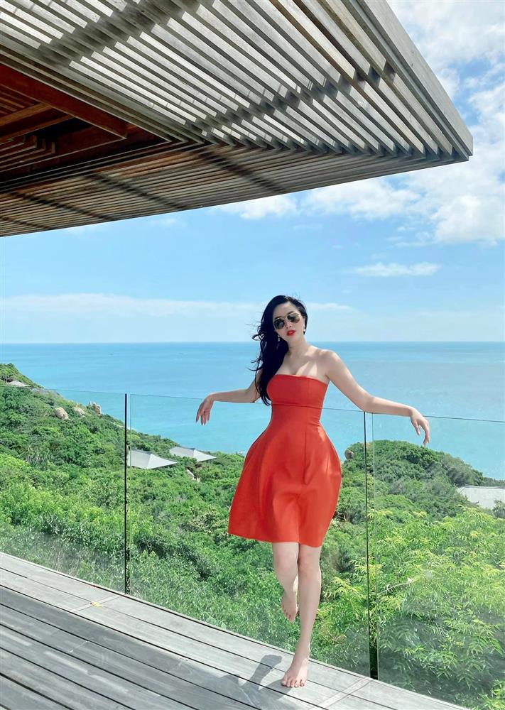 Lấy chồng đại gia, Bảo Thy chỉ thảnh thơi đi chơi, diện cả loạt đồ khoe dáng bốc lửa khiến dân tình mê tít-3