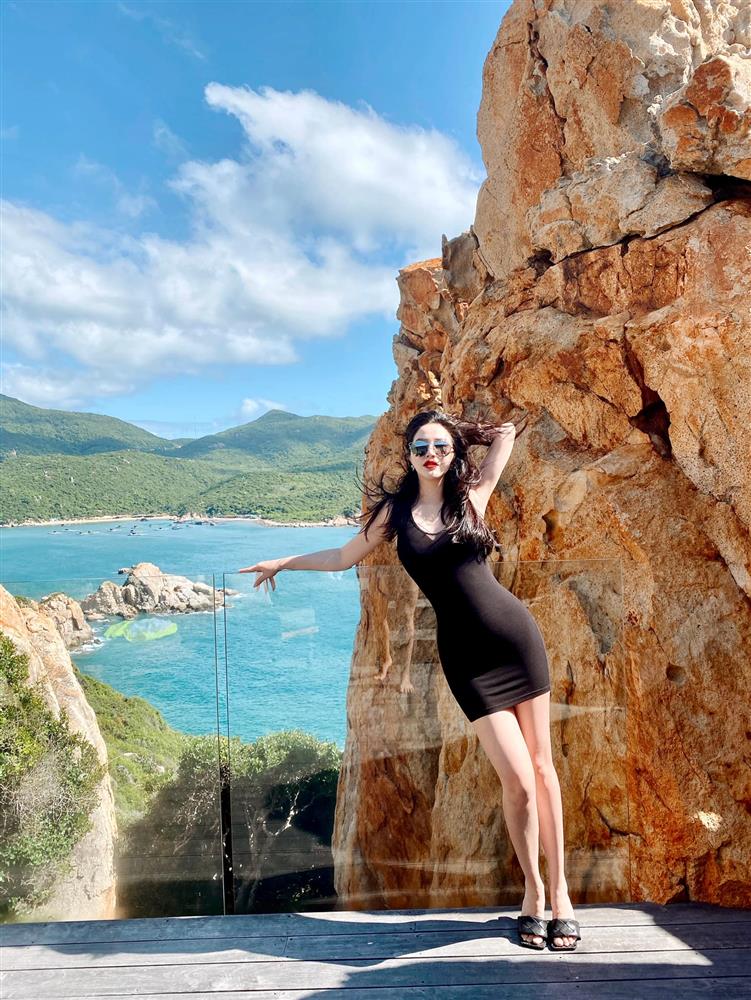 Lấy chồng đại gia, Bảo Thy chỉ thảnh thơi đi chơi, diện cả loạt đồ khoe dáng bốc lửa khiến dân tình mê tít-4