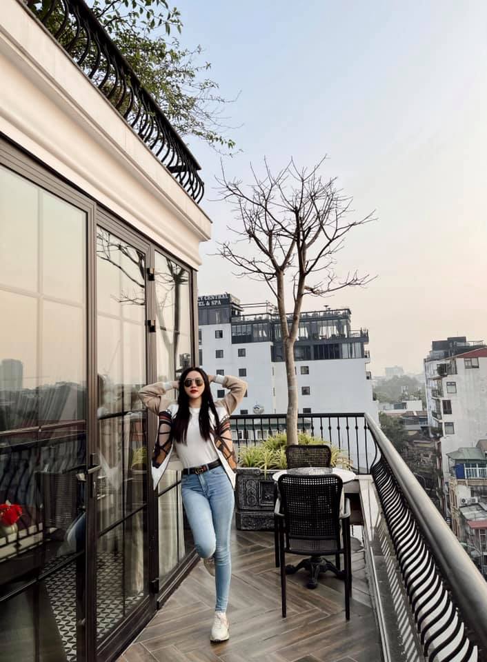 Lấy chồng đại gia, Bảo Thy chỉ thảnh thơi đi chơi, diện cả loạt đồ khoe dáng bốc lửa khiến dân tình mê tít-6