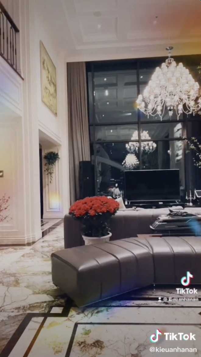 Nhà của phu nhân penthouse Anan Nguyễn nổi tiếng TikTok hoành tráng tới cỡ nào?-6