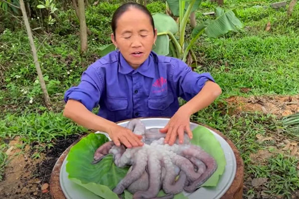 Quỳnh Trần JP, Bà Tân Vlog, Ẩm Thực Mẹ Làm - Bộ 3 bà mẹ YouTuber đình đám Việt Nam, ai có thu nhập khủng nhất?-10