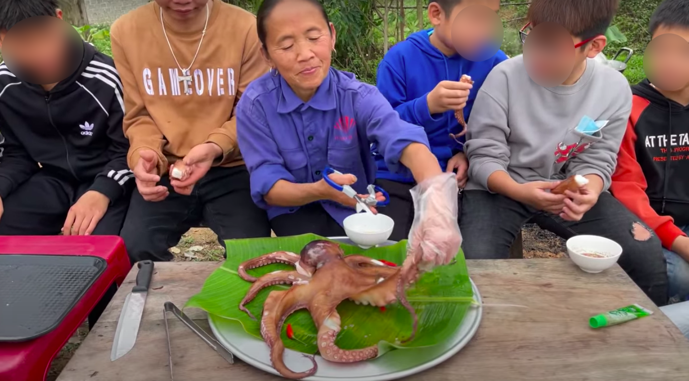 Bà Tân Vlog lại mở kênh mới, vừa nhìn qua dân mạng đã nghĩ ngay đến Ẩm Thực Mẹ Làm!-3